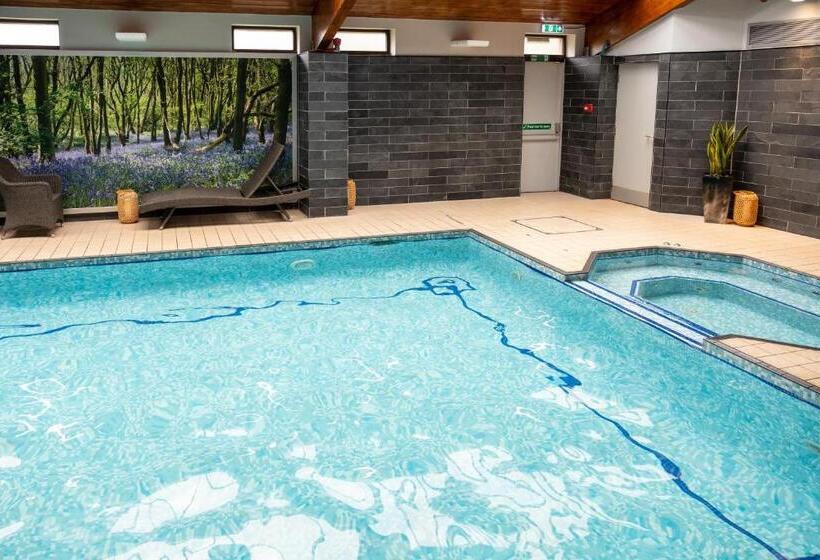 Burleigh Court Hotel And Leisure