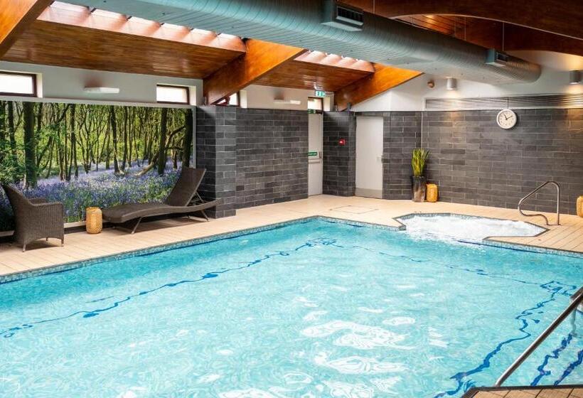 Burleigh Court Hotel And Leisure