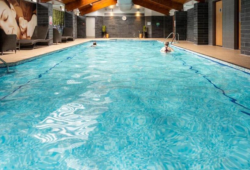 Burleigh Court Hotel And Leisure