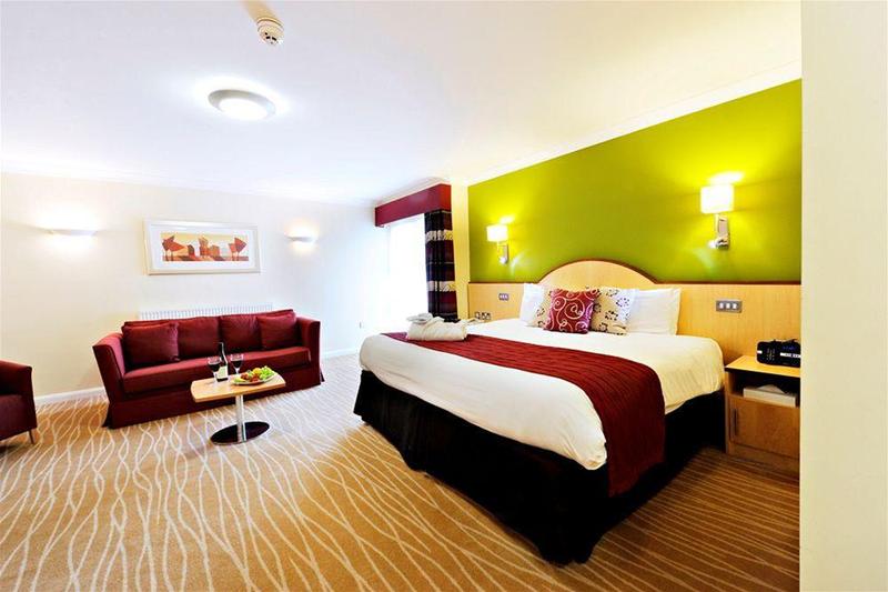 Burleigh Court Hotel And Leisure