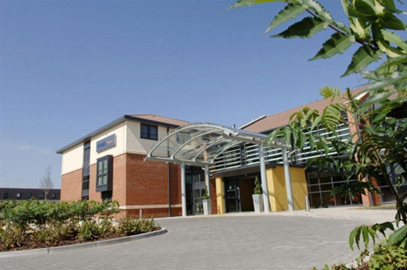 Burleigh Court Hotel And Leisure