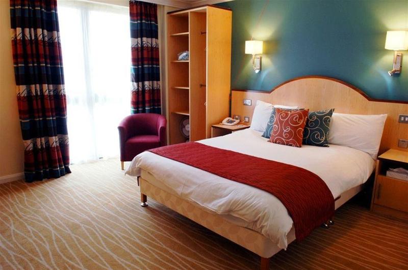 Burleigh Court Hotel And Leisure