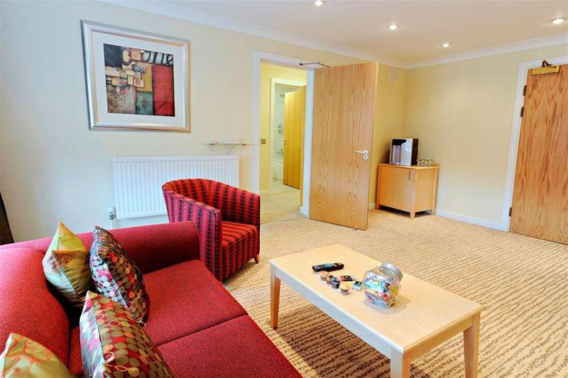 Burleigh Court Hotel And Leisure