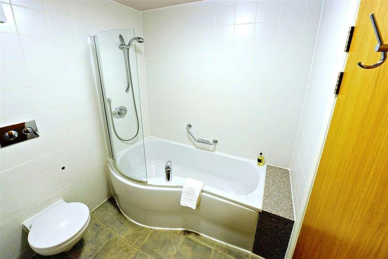 Burleigh Court Hotel And Leisure