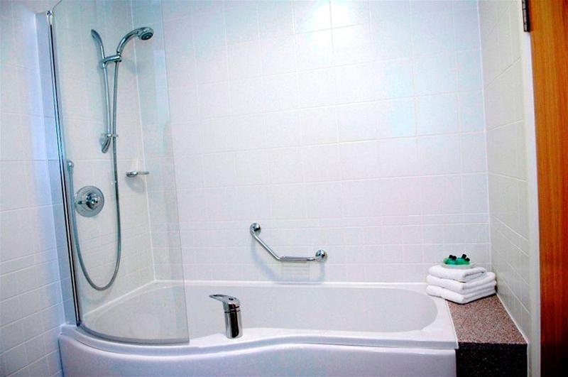 Burleigh Court Hotel And Leisure