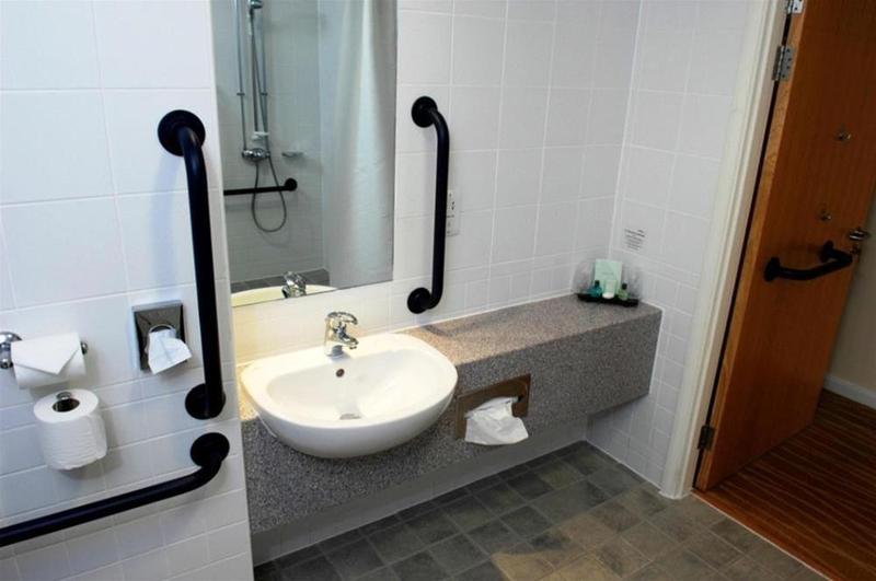 Burleigh Court Hotel And Leisure