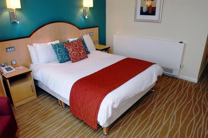 Burleigh Court Hotel And Leisure