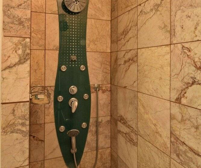 酒店 Above The Beach Guest Suites