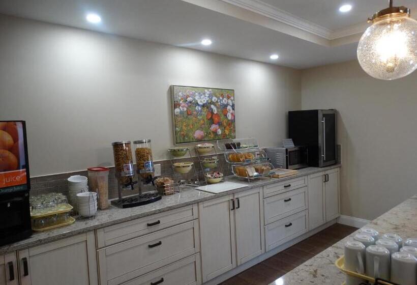 فندق Amsterdam Inn & Suites Sussex