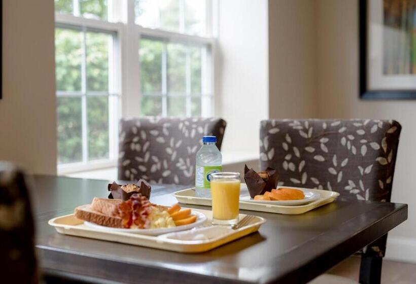 فندق Amsterdam Inn & Suites Sussex