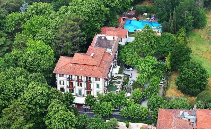 בית מלון כפרי Astoria