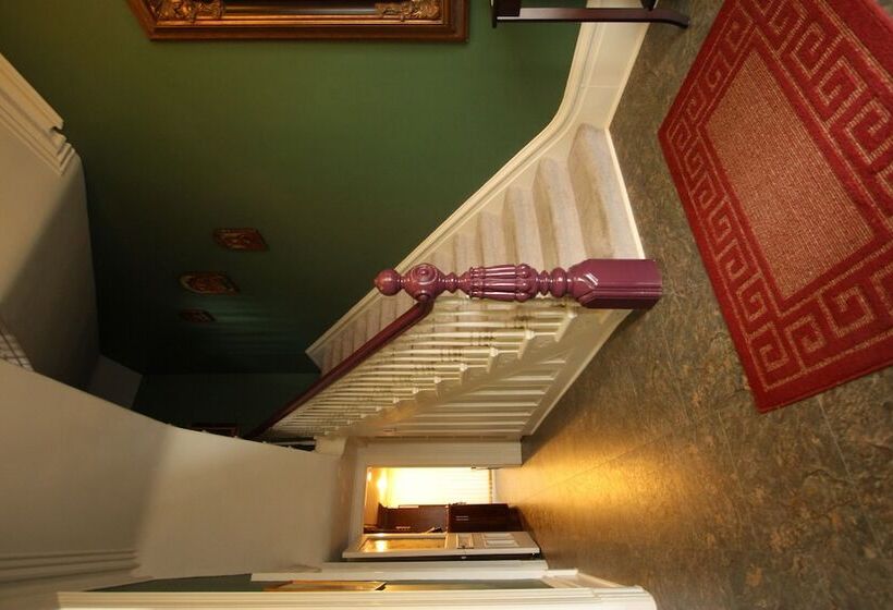 فندق Balmoral House Bed & Breakfast