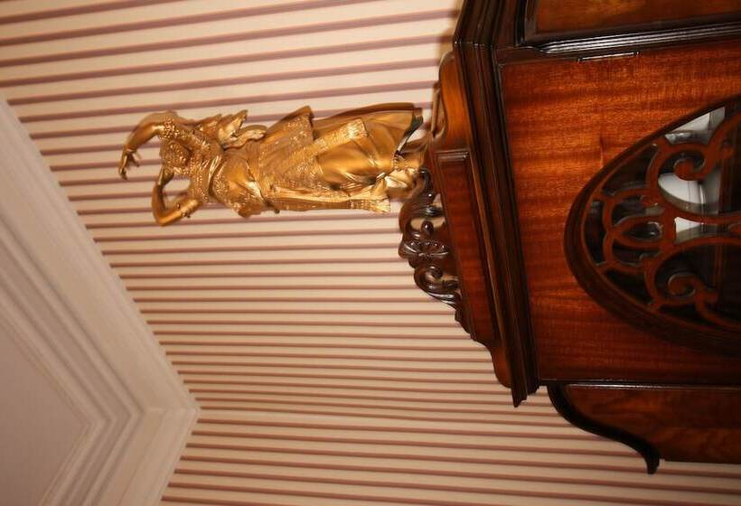 فندق Balmoral House Bed & Breakfast