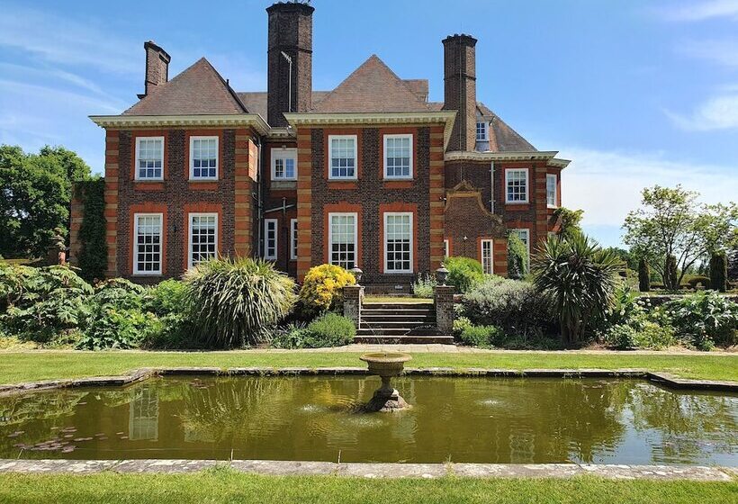 Отель Barnett Hill