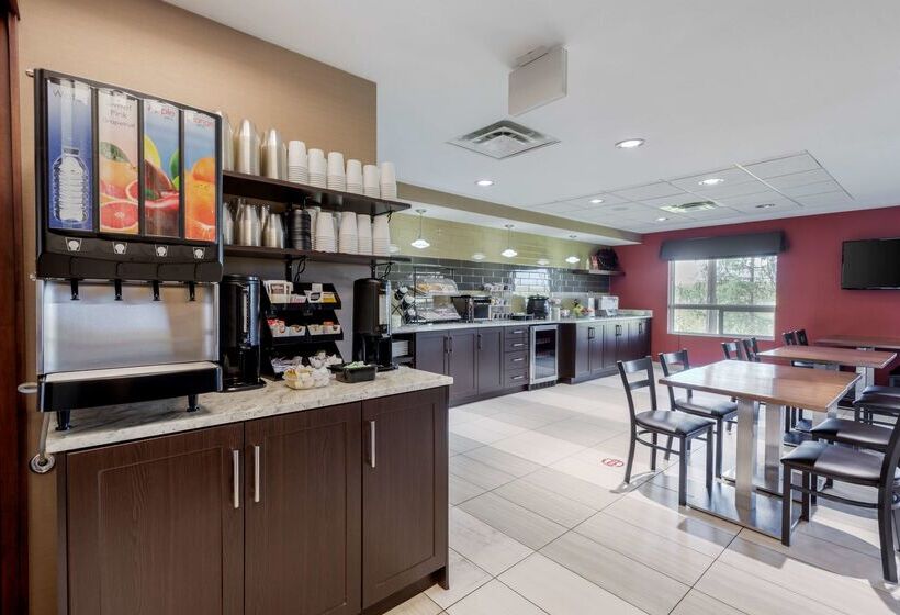 هتل Best Western Plus Red Deer Inn & Suite