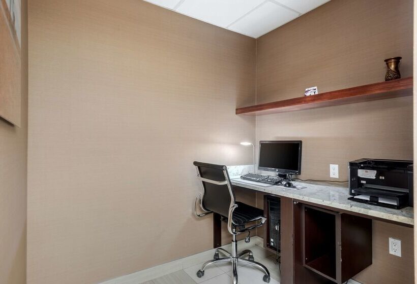 هتل Best Western Plus Red Deer Inn & Suite