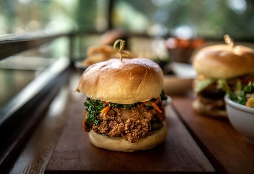 酒店 Brentwood Bay Resort & Spa