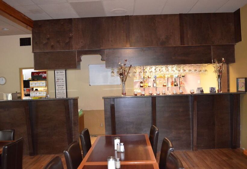 בית מלון כפרי Canadas Best Value Inn & Suites Castlegar