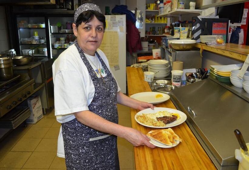 בית מלון כפרי Canadas Best Value Inn & Suites Castlegar