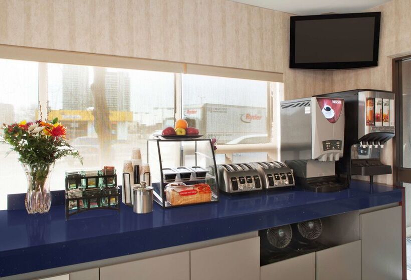 酒店 Canadas Best Value Inn Toronto