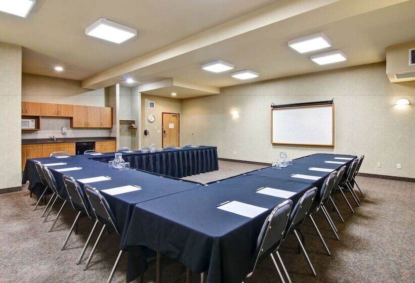 Rimbey Ridge Hotel & Suites