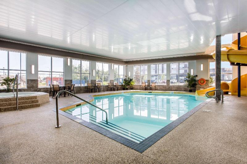 هتل Comfort Inn & Suites