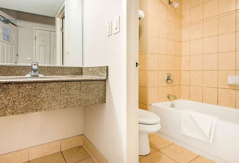 هتل Comfort Inn Fallsview