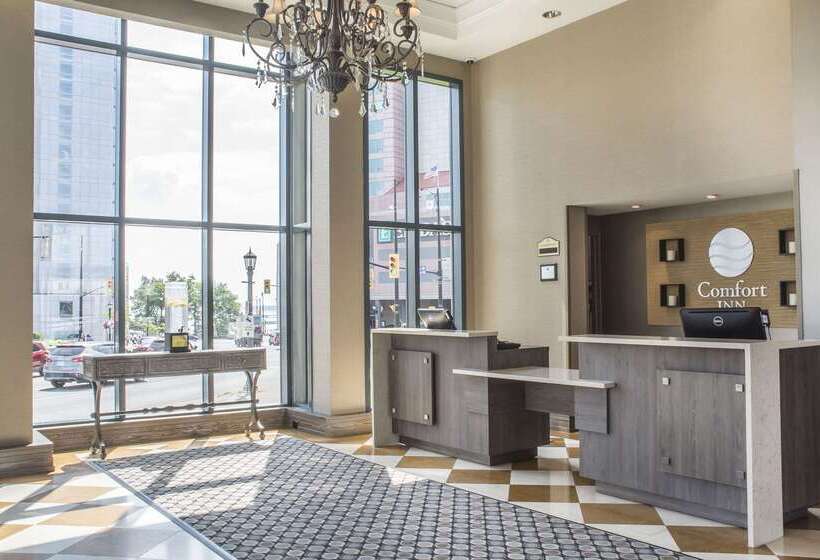 هتل Comfort Inn Fallsview