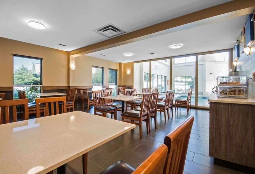 هتل Comfort Inn & Suites