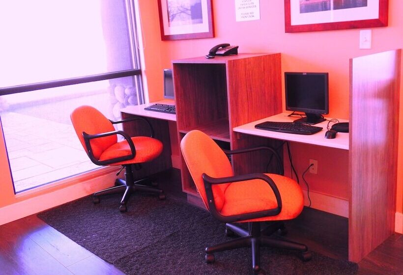 هتل Comfort Inn & Suites