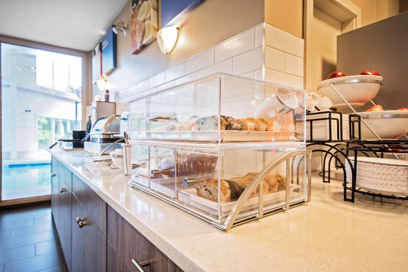 هتل Comfort Inn & Suites