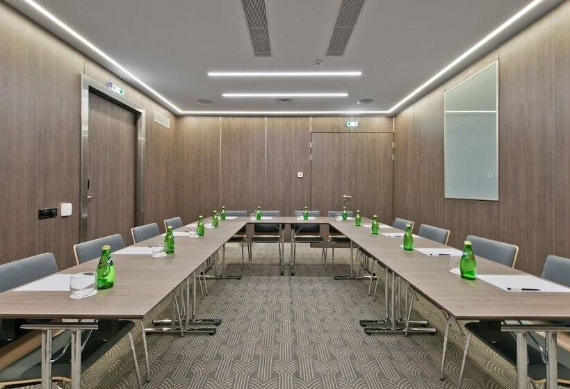 Congress Avenue Hotel