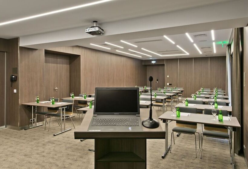 Congress Avenue Hotel