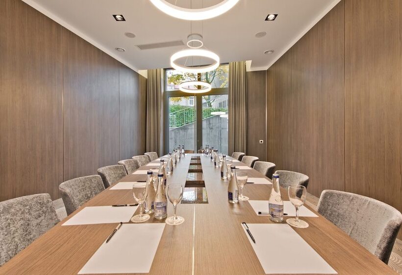 Congress Avenue Hotel