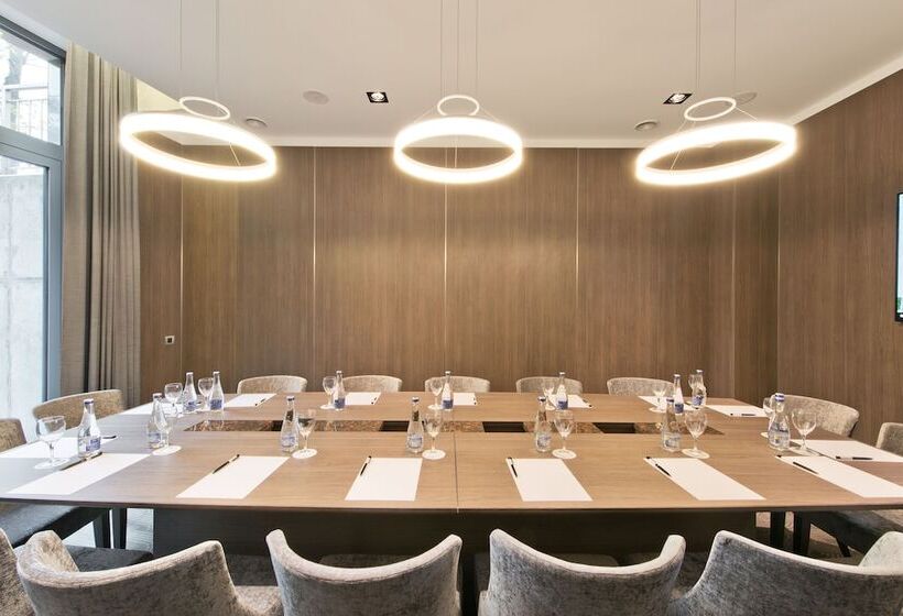 Congress Avenue Hotel