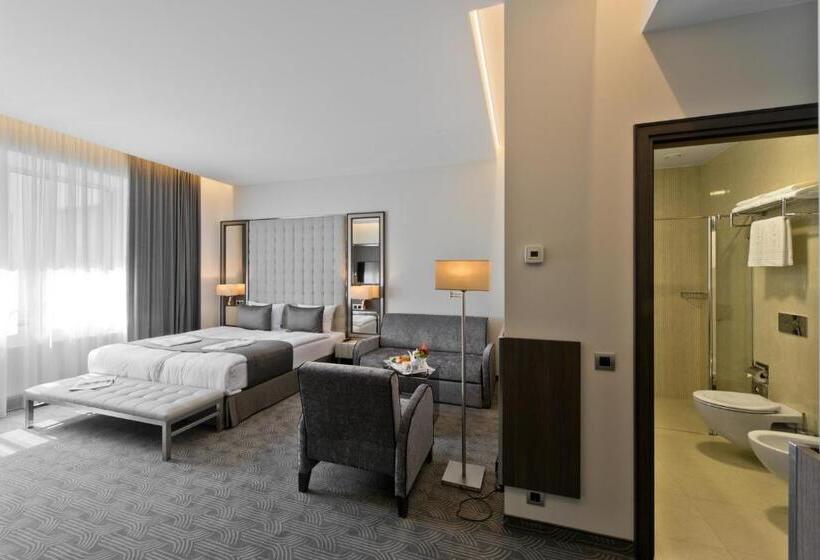 Congress Avenue Hotel