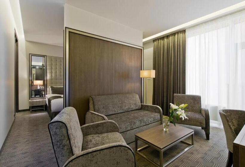 Congress Avenue Hotel