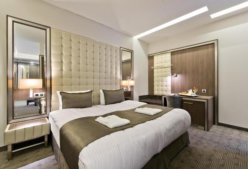 Congress Avenue Hotel