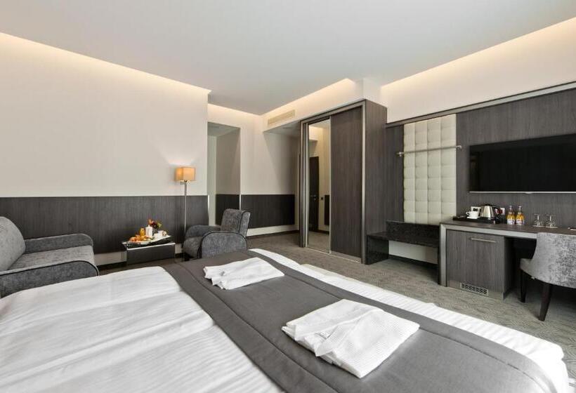 Congress Avenue Hotel