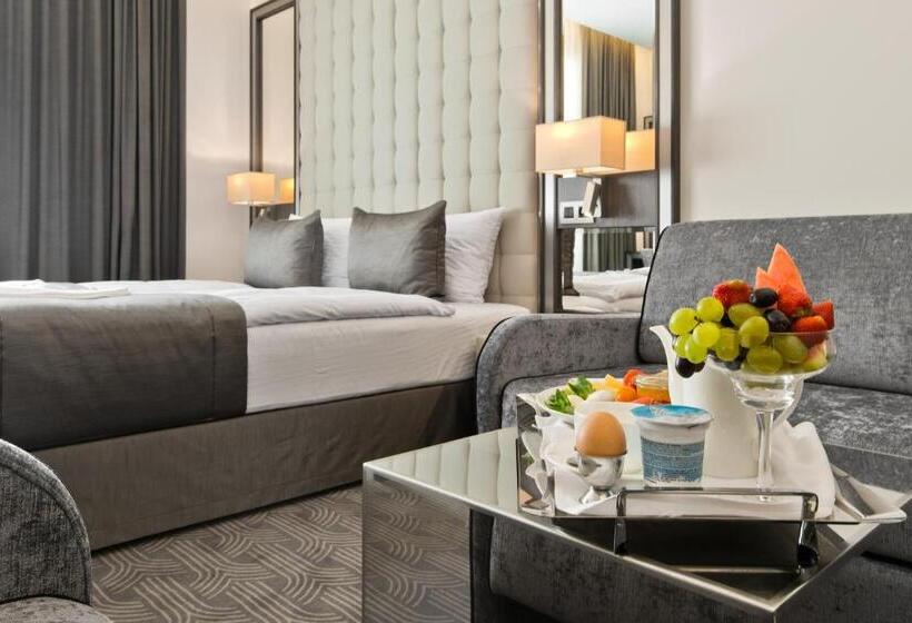 Congress Avenue Hotel