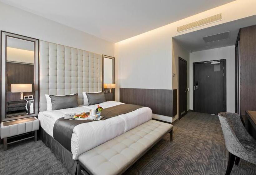 Congress Avenue Hotel