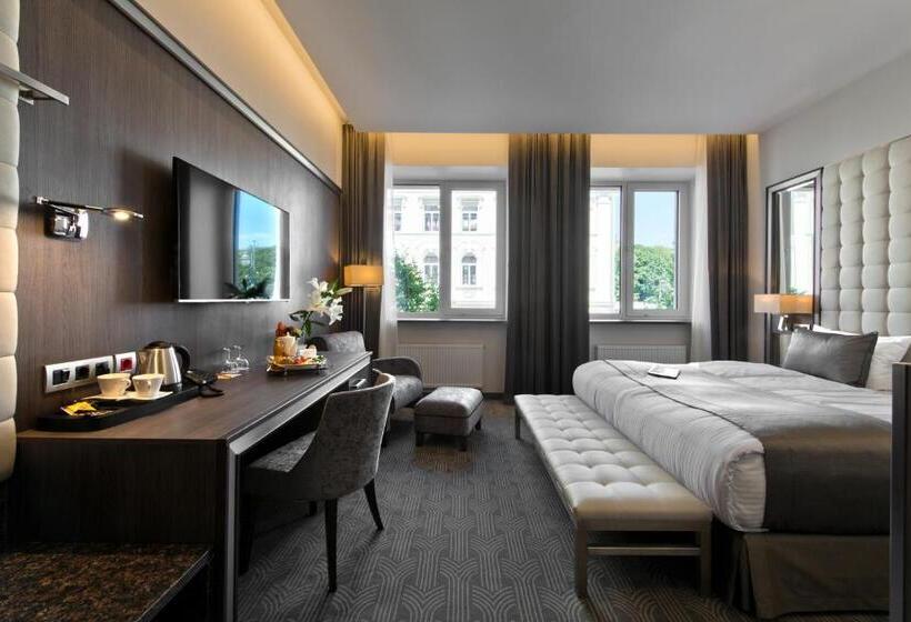 Congress Avenue Hotel