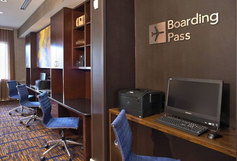 בית מלון כפרי Courtyard By Marriott Hamilton