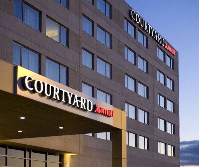 فندق Courtyard By Marriott Montreal Airport