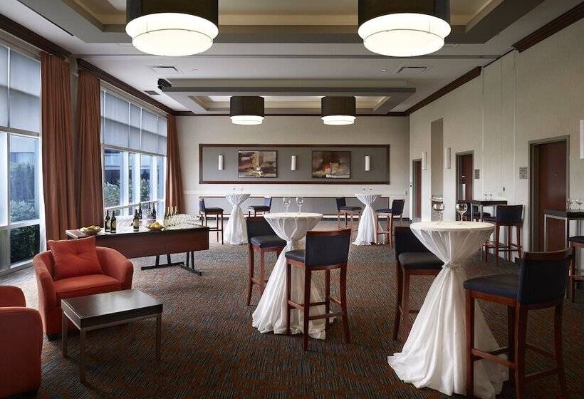 فندق Courtyard By Marriott Montreal Airport