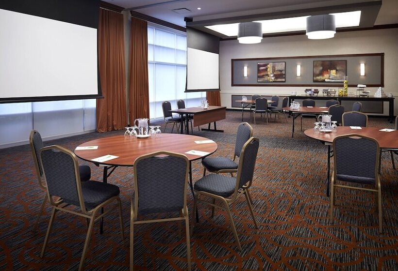 فندق Courtyard By Marriott Montreal Airport