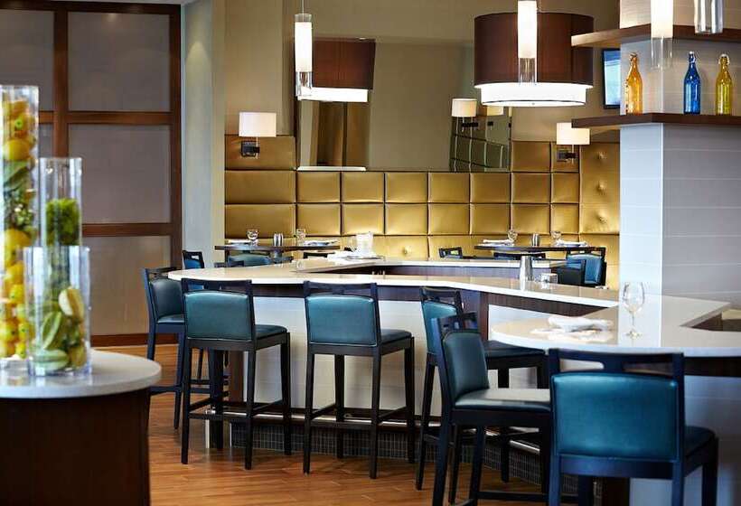 فندق Courtyard By Marriott Montreal Airport