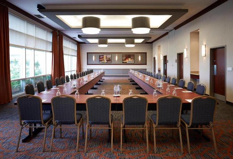 فندق Courtyard By Marriott Montreal Airport