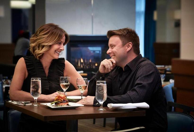 فندق Courtyard By Marriott Montreal Airport