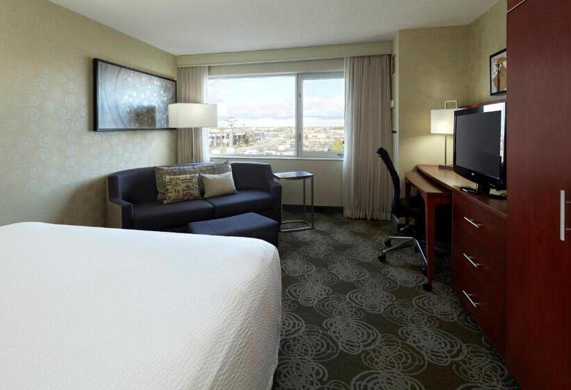 فندق Courtyard By Marriott Montreal Airport